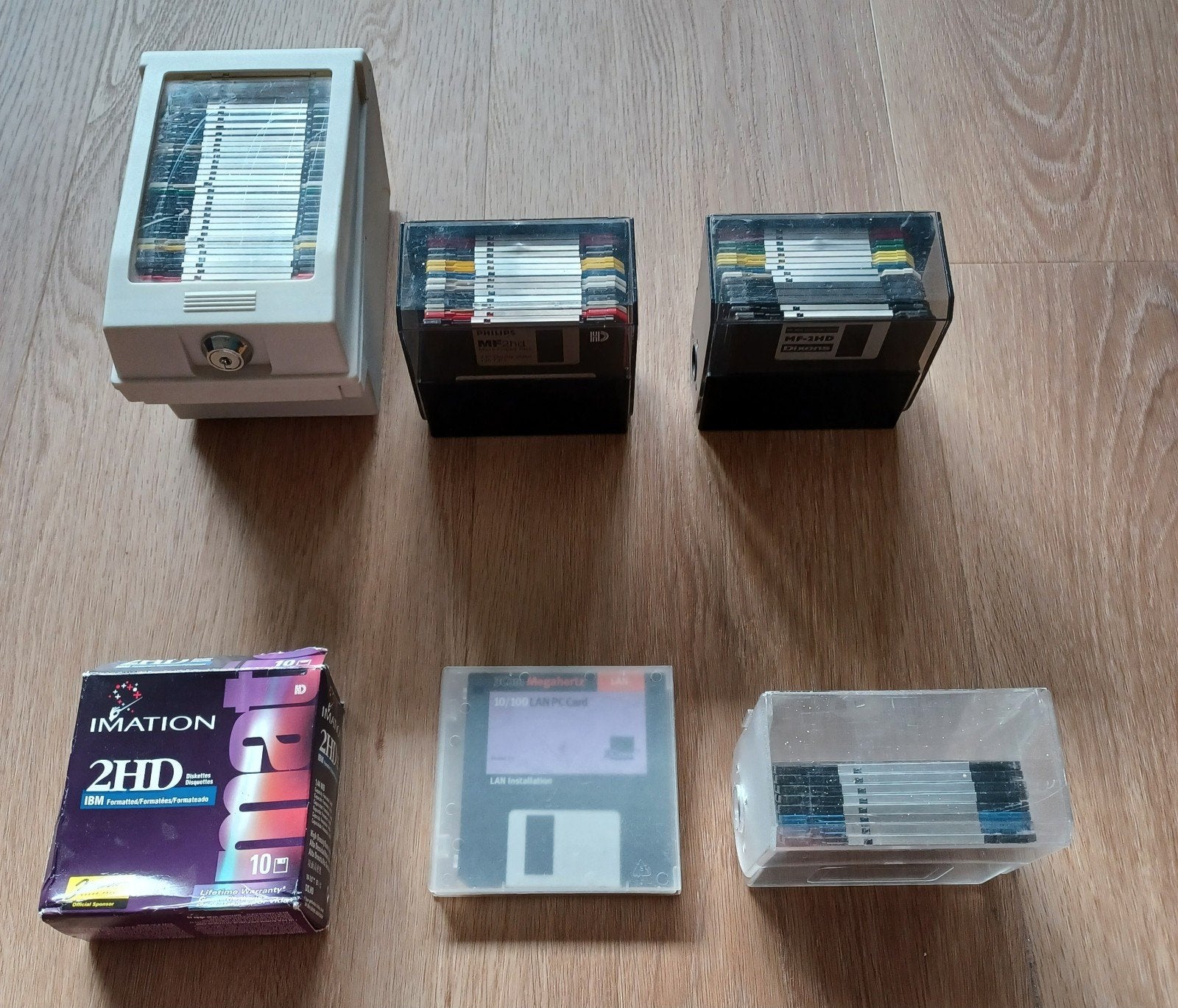 Diskettes 90 stuks + opbergbakken, Computers en Software, Ophalen of Verzenden