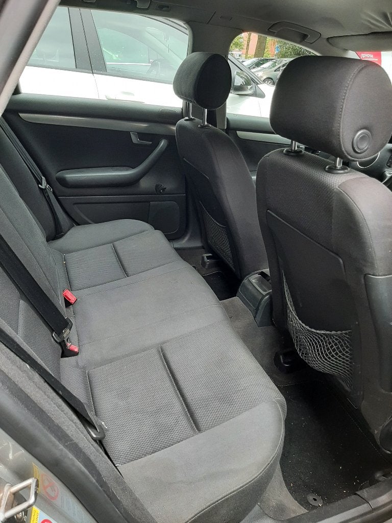 Audi A4 2001 Grijs, Auto's, Voorwielaandrijving, Stof, 4 cilinders, A4