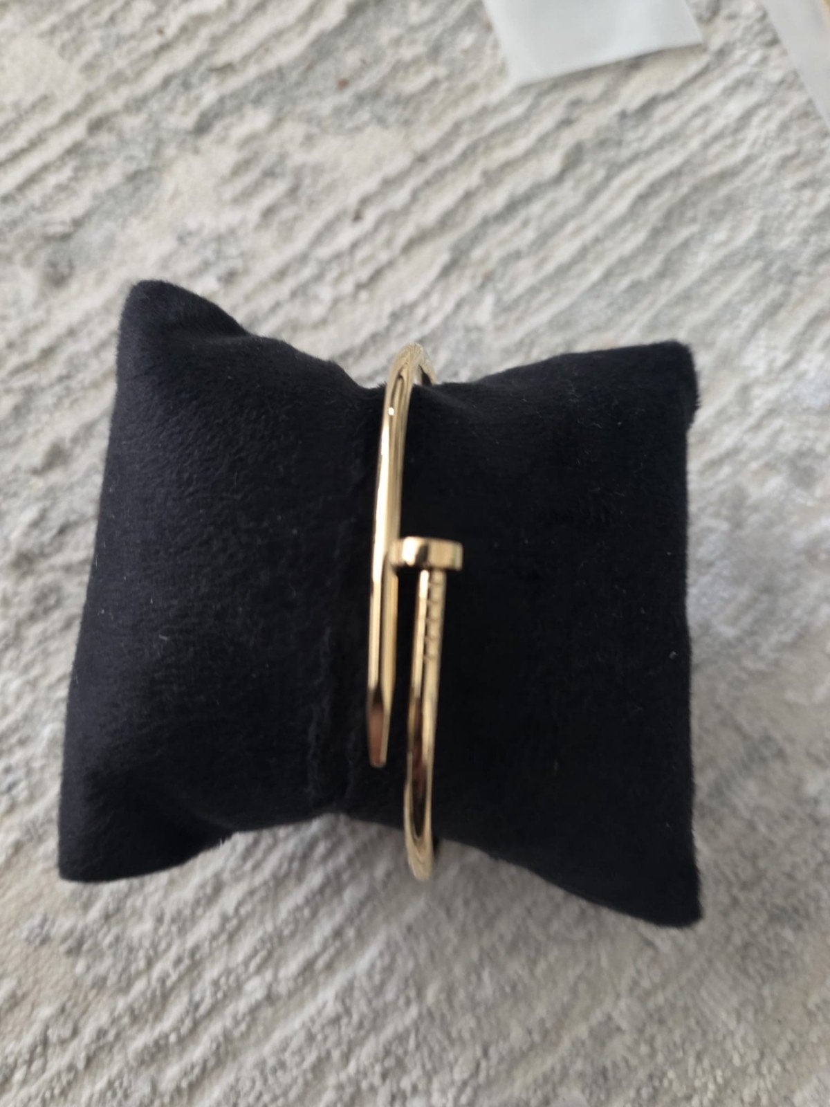 Gouden kleur  spijkerarmband - Uniek design, Sieraden, Tassen en Uiterlijk, Armbanden, Ophalen of Verzenden, Nieuw, Goud, Overige materialen
