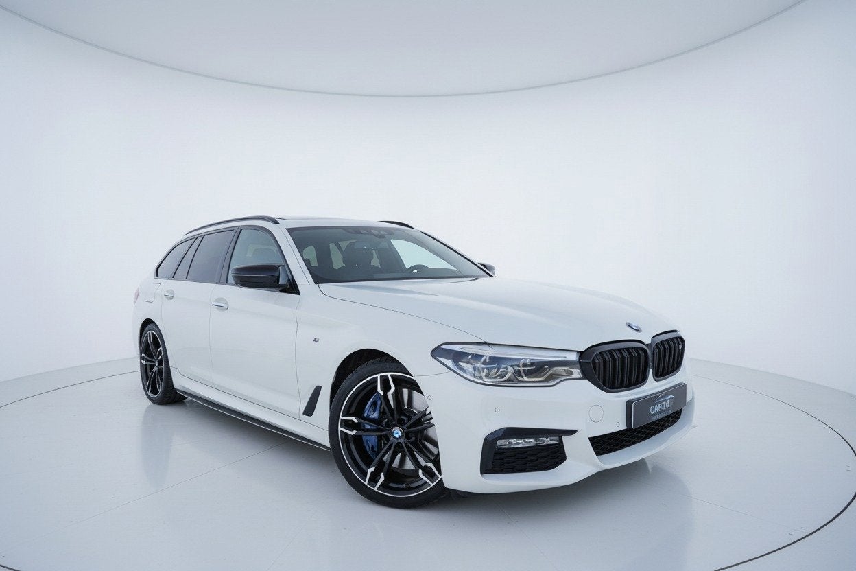 BMW 5-serie Touring 540i xDrive High Executive M SPORT PANO, Gebruikt, Euro 6, 2000 kg, Leder