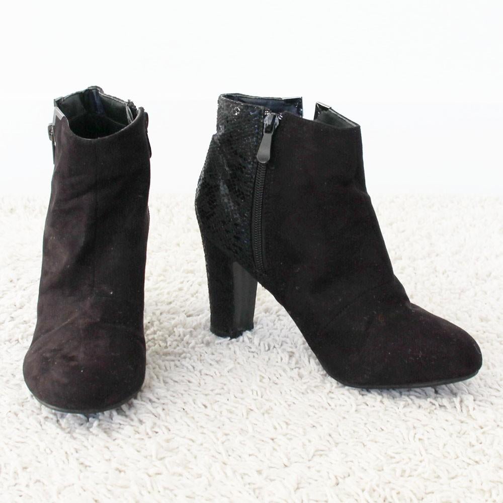 Mooie Zwart Suede Enkellaarsjes s27 (Maat 37) € 40,-