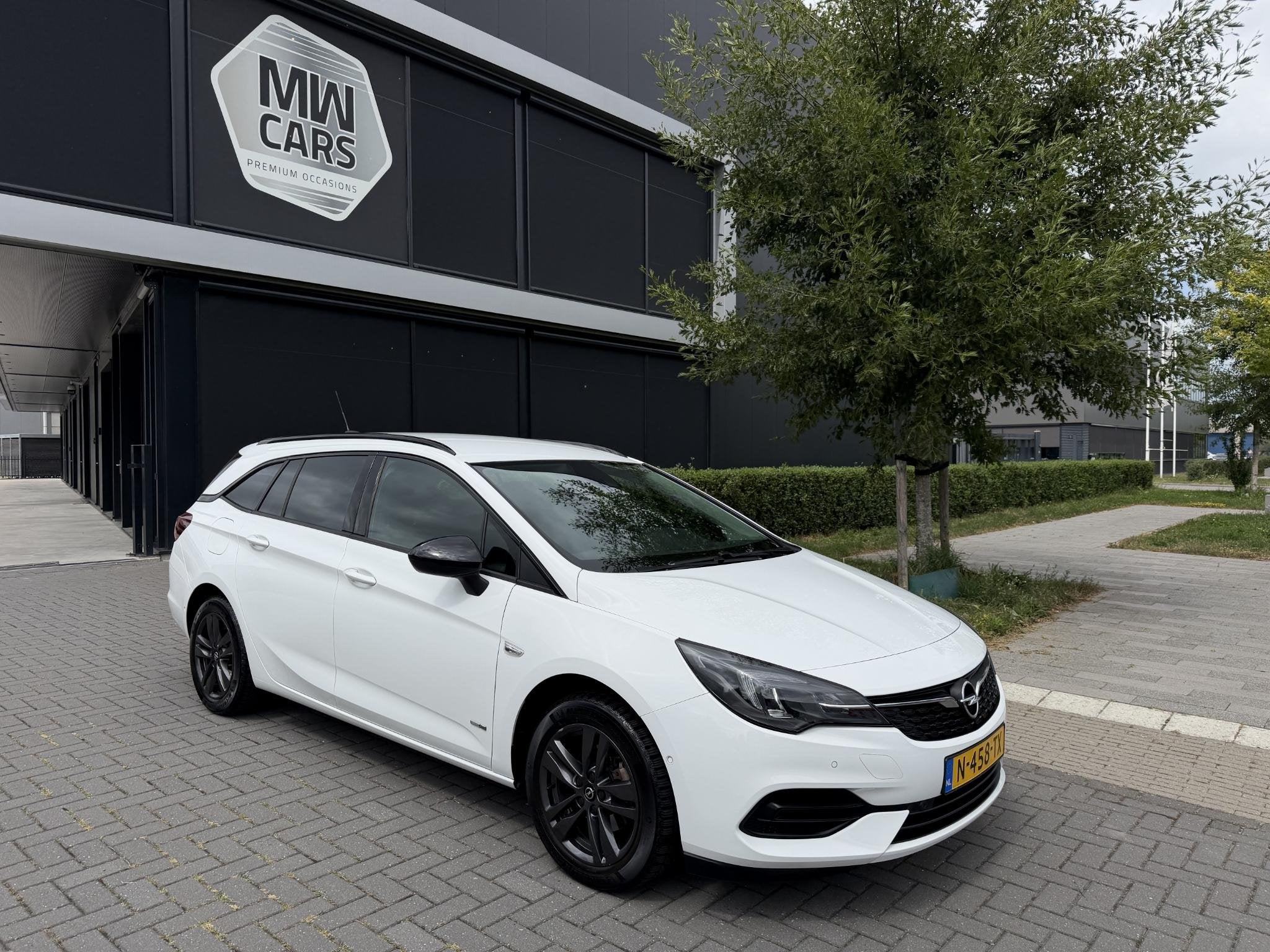 Opel Astra Sports Tourer 1.2 Design & Tech Camera, Trekhaak,, 12 maanden, Stof, Gebruikt, Euro 6