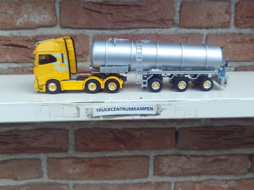 WSI  Iveco  S-Way  AS  High  van  Solumera.