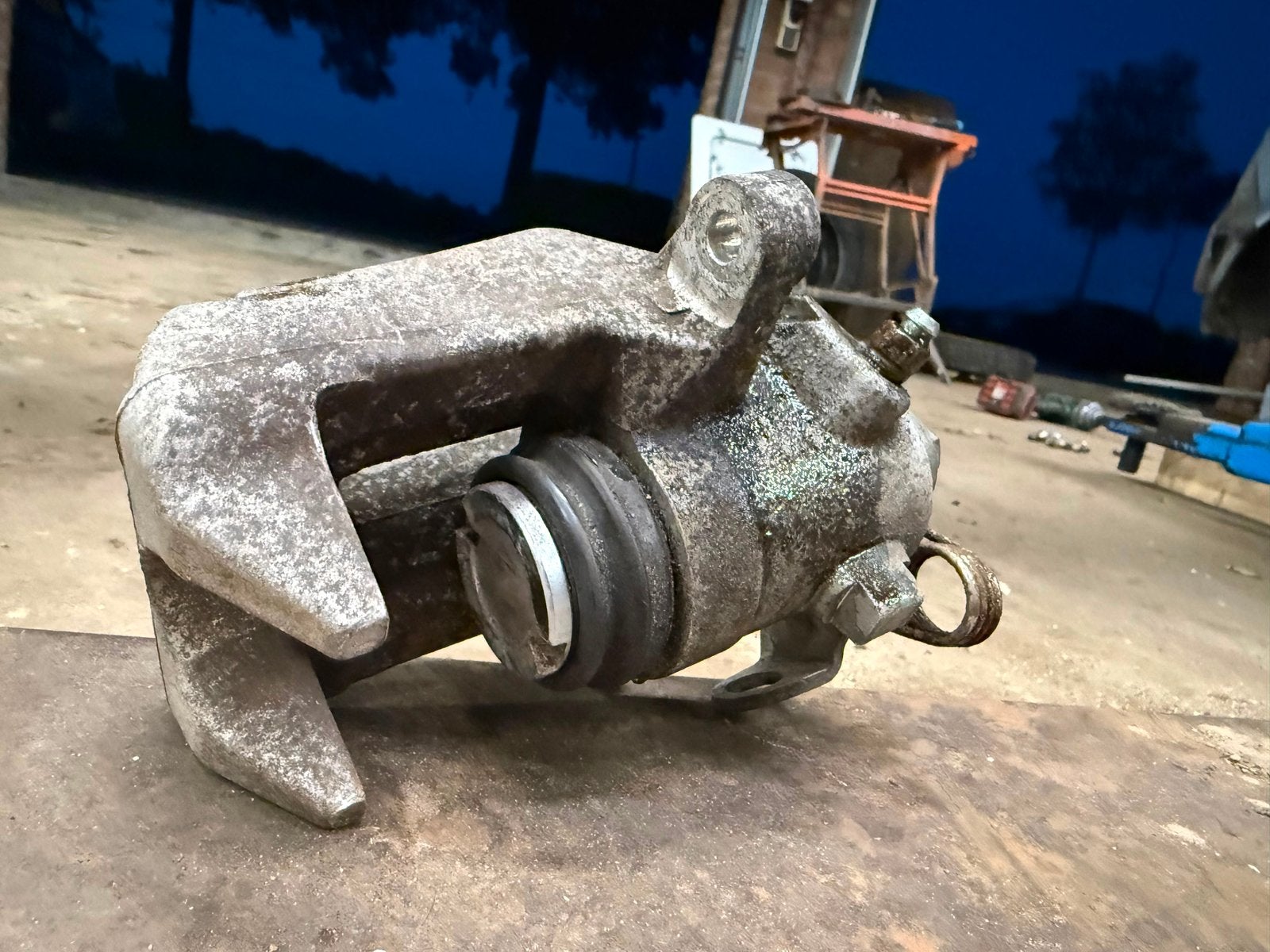 Remklauw Linksachter - Volkswagen Golf 4 2.3 V5, Ophalen, Volkswagen