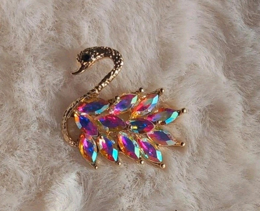 Elegante Zwaan Broche met Kleurrijke strass, Sieraden, Tassen en Uiterlijk, Overige materialen, Minder dan 4 cm, Nieuw, Ophalen of Verzenden
