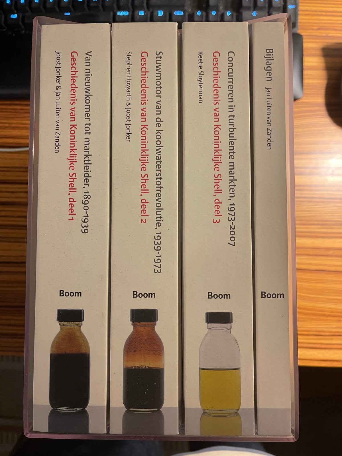 Geschiedenis van Koninklijke Shell - Complete set (4 delen), Boeken, Ophalen of Verzenden, 20e eeuw of later, Nieuw