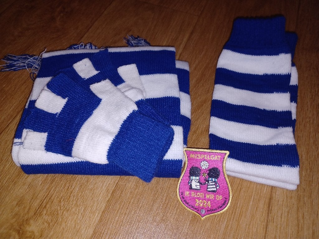 sjaal, beenwarmers, handschoenen, embleem 2024 Mispelgat, Kleding | Dames, Carnavalskleding en Feestkleding, Ophalen of Verzenden