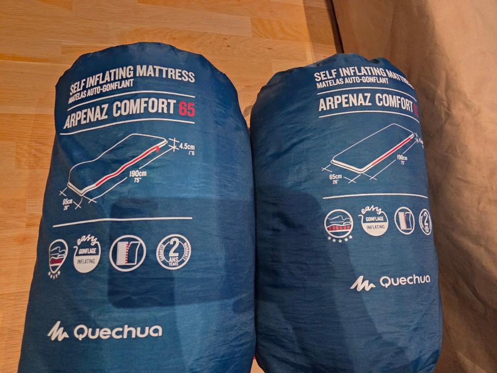 Quechua Zelfopblaasbaar Matras 2 voor €50 of 1 voor €30, Ophalen, Zo goed als nieuw, 1-persoons