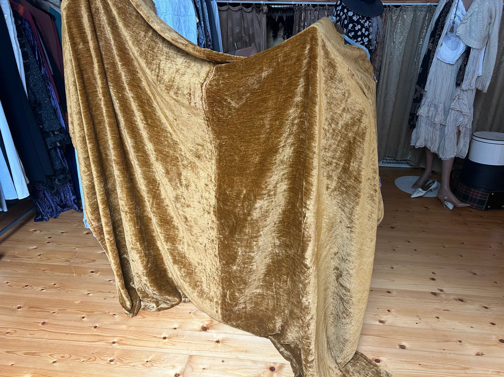 Set van drie grote okergouden velours gordijnen, Ophalen, Gebruikt, Geel, Gordijn