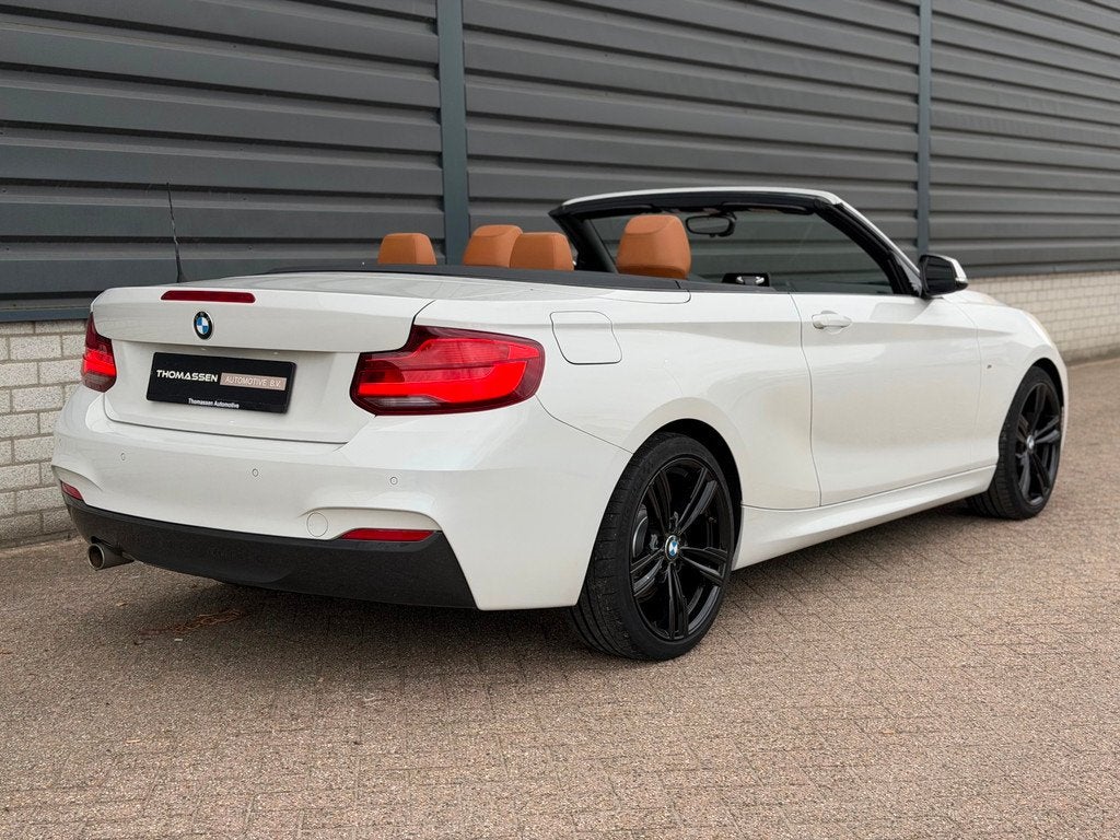 BMW 2-serie Cabrio 218i High Executive M Sport Xenon Navi, Auto's, BMW, Gebruikt, Euro 6, Cabriolet, 4 stoelen