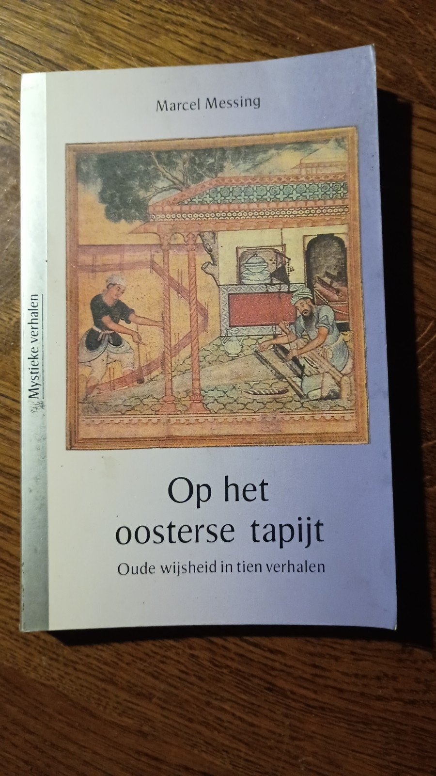 Op het oosterse tapijt: Oude wijsheid in tien verhalen, Ophalen of Verzenden, Zo goed als nieuw
