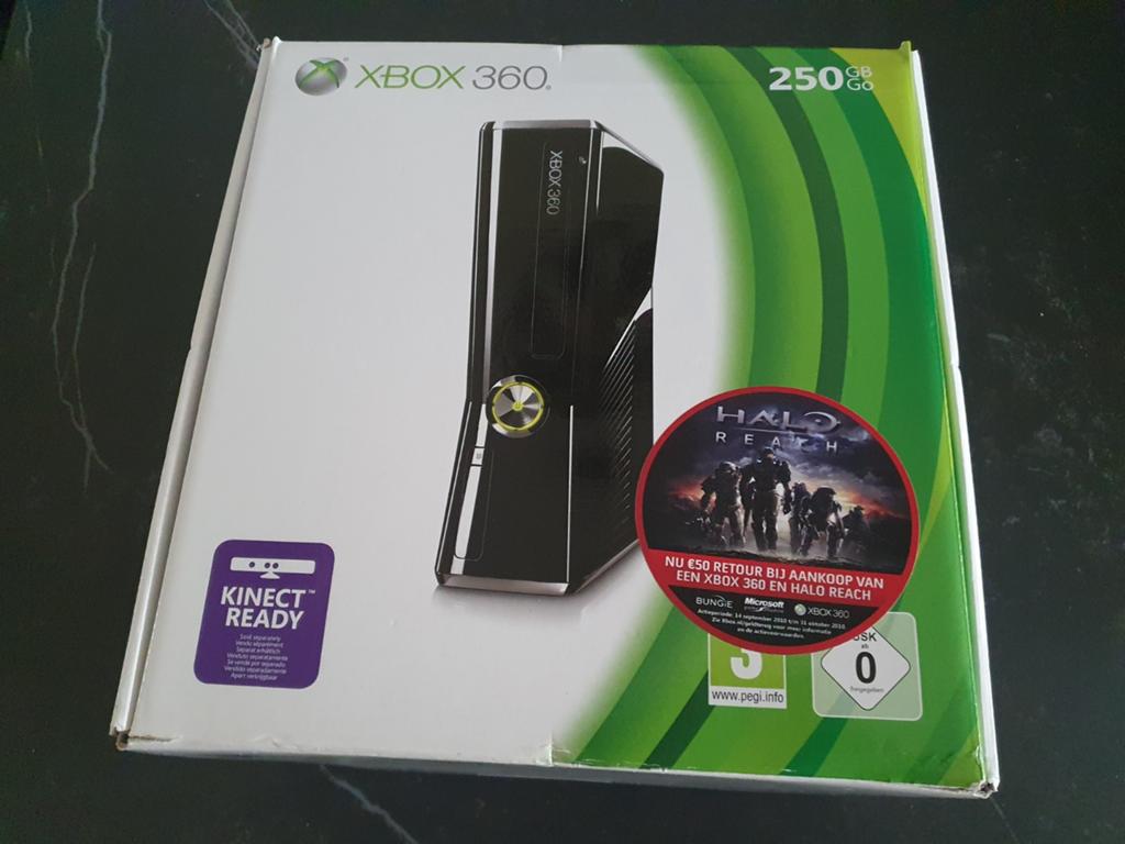 Xbox 360 S, 250GB + zes spellen, Spelcomputers en Games, Spelcomputers | Xbox 360, 360 S, Ophalen of Verzenden, Zo goed als nieuw