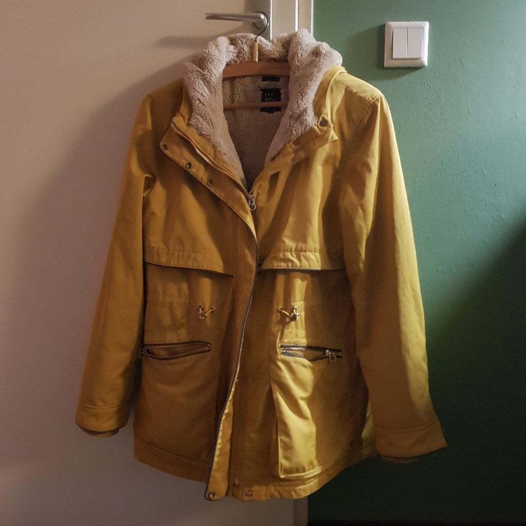 winterjas, Ophalen of Verzenden, Zo goed als nieuw, Maat 38/40 (M), Geel