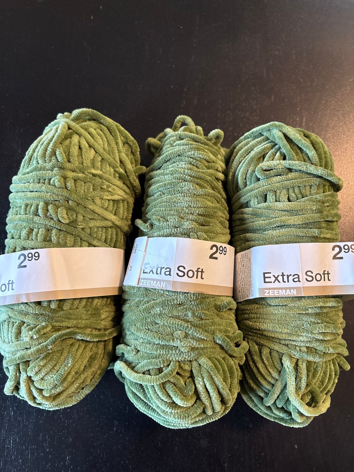 3 bollen Zeeman Extra Soft garen velvet - groen, Ophalen, Nieuw, Breien of Haken, Wol of Garen