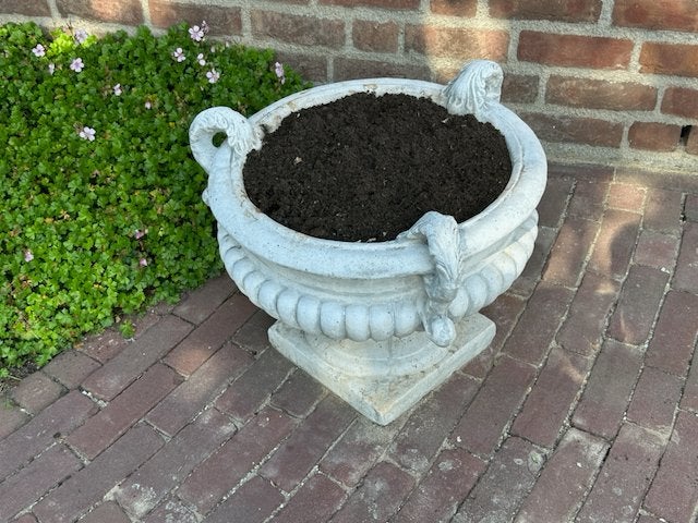*Ronde Bloembak met vierkante voet*, Ophalen, Steen, Gebruikt, Rond