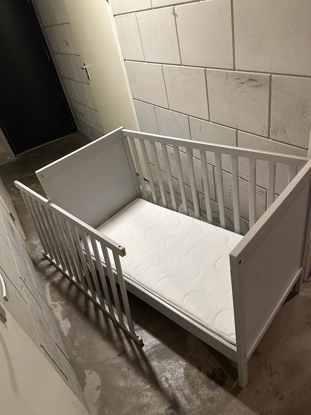 Ikea ledikant Sundvik met matras - Zo goed als nieuw, Ophalen, Zo goed als nieuw, Minder dan 140 cm, Matras