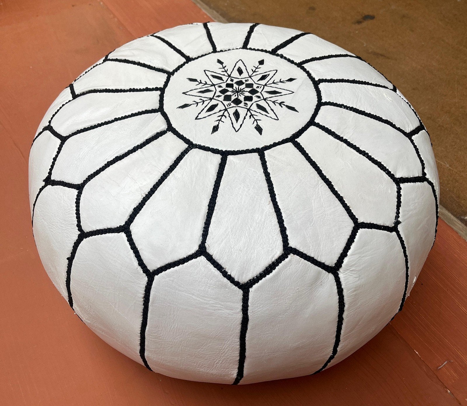 nieuwe Marokkaanse handgemaakte leren poef, gevuld wit, Minder dan 50 cm, Rond, Nieuw, Ophalen of Verzenden