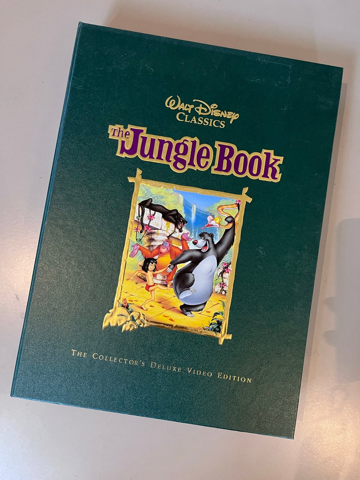 Disney The Jungle Book Deluxe Box Set (VHS, CD, Litho), Ophalen of Verzenden, Leeuwenkoning of Jungle Boek, Zo goed als nieuw