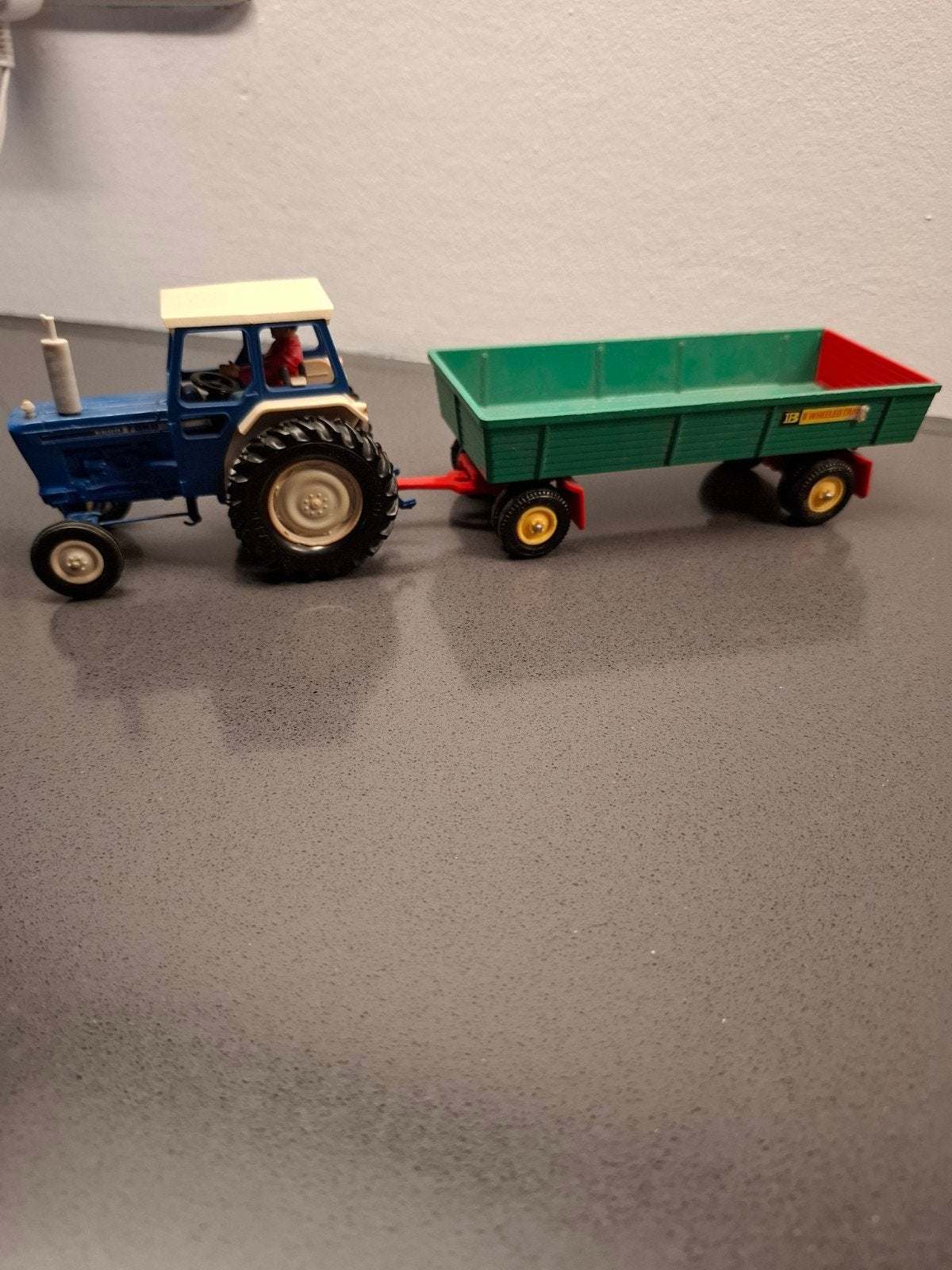 te koop britains ford 6600 met wagen, Hobby en Vrije tijd, Modelauto's | 1:32, Ophalen of Verzenden, Gebruikt, Tractor of Landbouw
