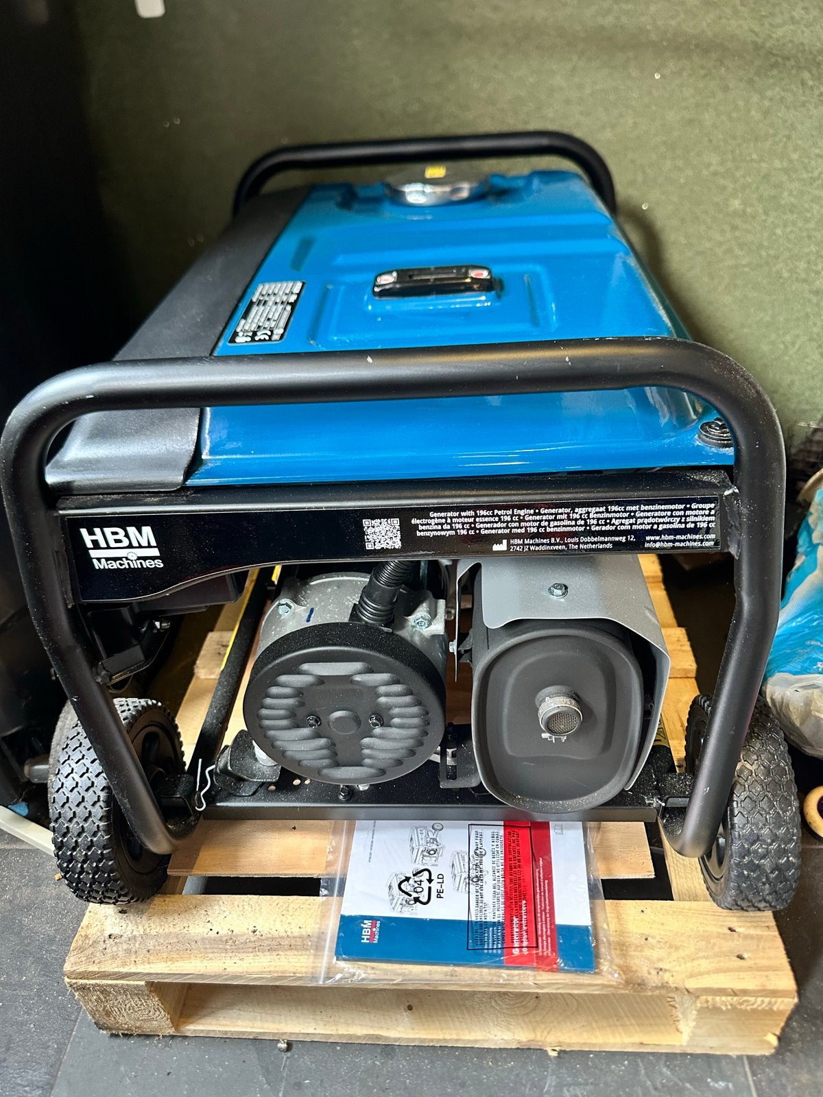 HBM Machines Benzine Aggregaat 2200W - Zo goed als nieuw, Doe-het-zelf en Verbouw, Ophalen, Zo goed als nieuw, Minder dan 5 kVA