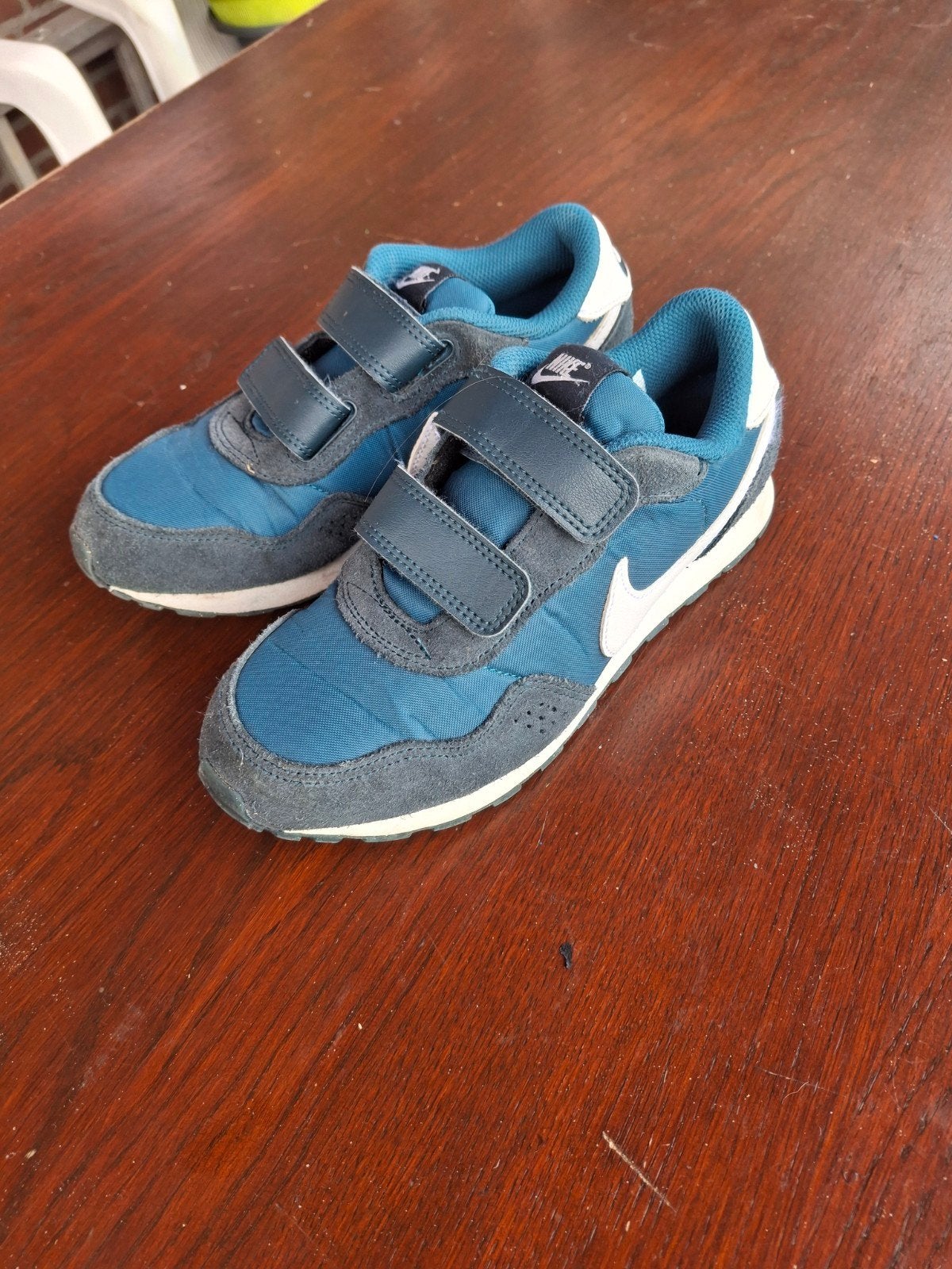 Blauwe Nike kindersneakers maat 35 met klittenband, Kinderen en Baby's, Kinderkleding | Schoenen en Sokken, Ophalen of Verzenden