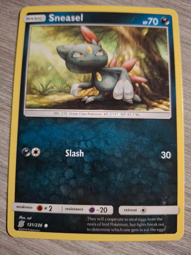 Pokémon Kaart Sneasel 131/236 - Onbeschadigd, Ophalen of Verzenden, Zo goed als nieuw, Losse kaart
