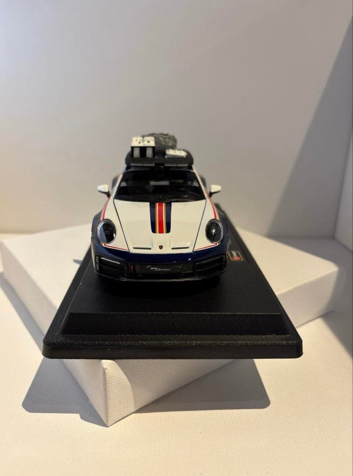 Bburago Porsche 911 Dakar 1:24 - Nieuw in doos, Auto, Nieuw, Ophalen of Verzenden, Bburago