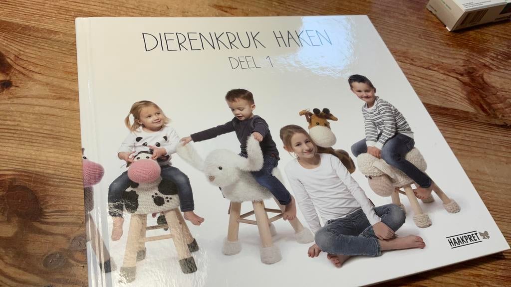 Anja Toonen - Dieren kruk haken deel 1, Ophalen of Verzenden, Zo goed als nieuw, Anja Toonen