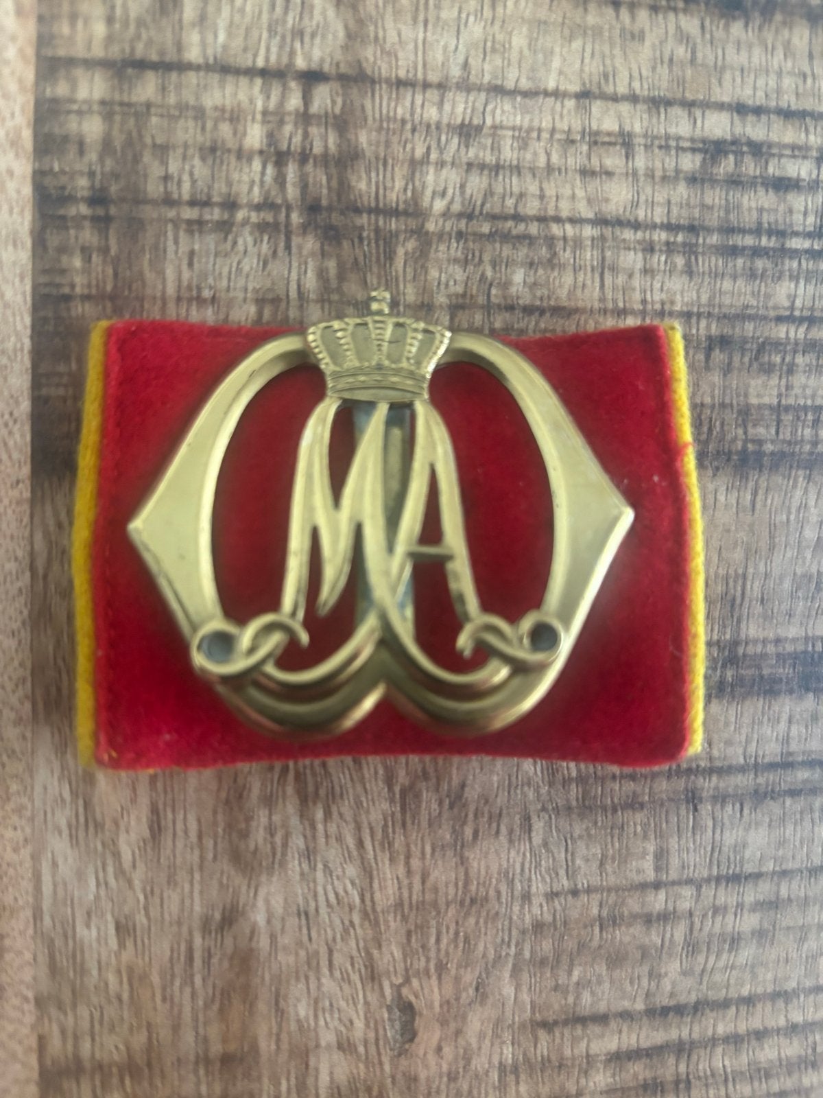 KMA embleem jaren '40 met buiglippen, Ophalen of Verzenden, Landmacht, Nederland, Embleem of Badge
