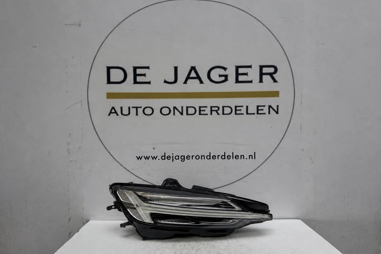 Volvo S60/V60 SPA MID LED koplamp rechts 32347005, Gebruikt, Gunnar Engellaus vag 8
405 31  Gothenburg, SE, Info@volvocars.com