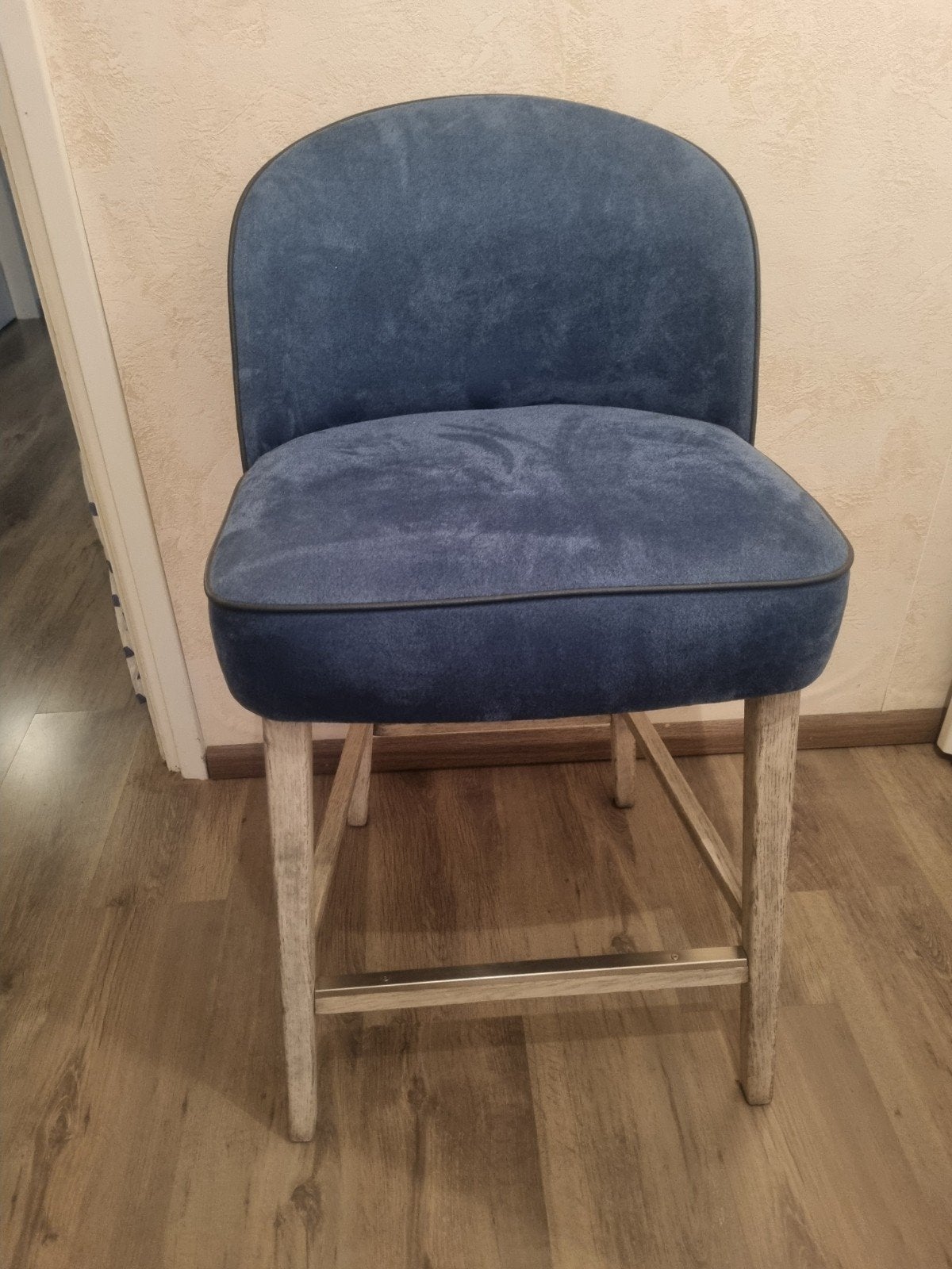 Hoge stoel/ barkruk showmodel nieuw petrol, Huis en Inrichting, Barkrukken, Ophalen, 60 tot 90 cm, Nieuw, 1 kruk