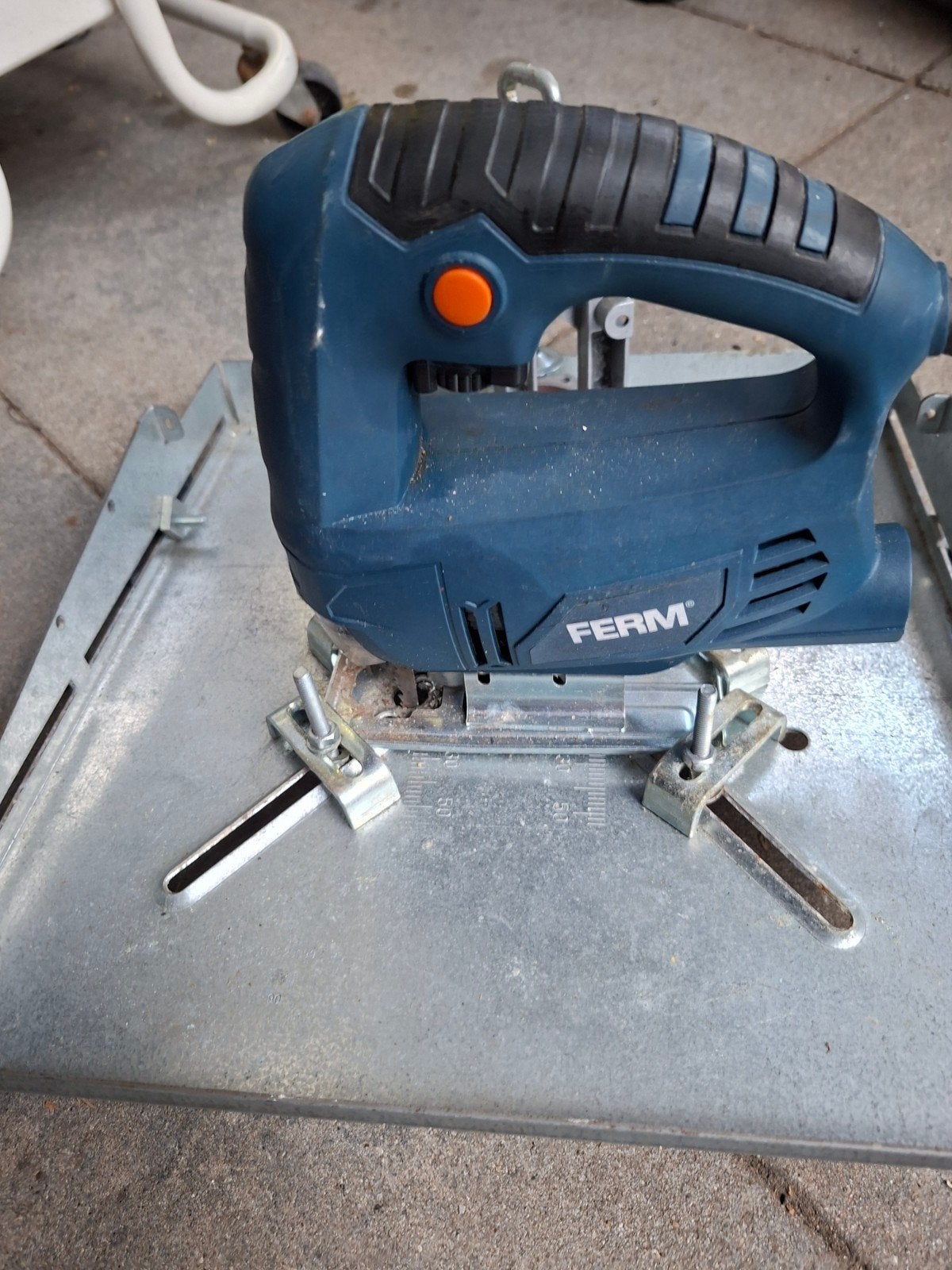 Ferm Decoupeerzaag met zaagtafel, Ophalen, Gebruikt, Decoupeerzaag, 600 tot 1200 watt