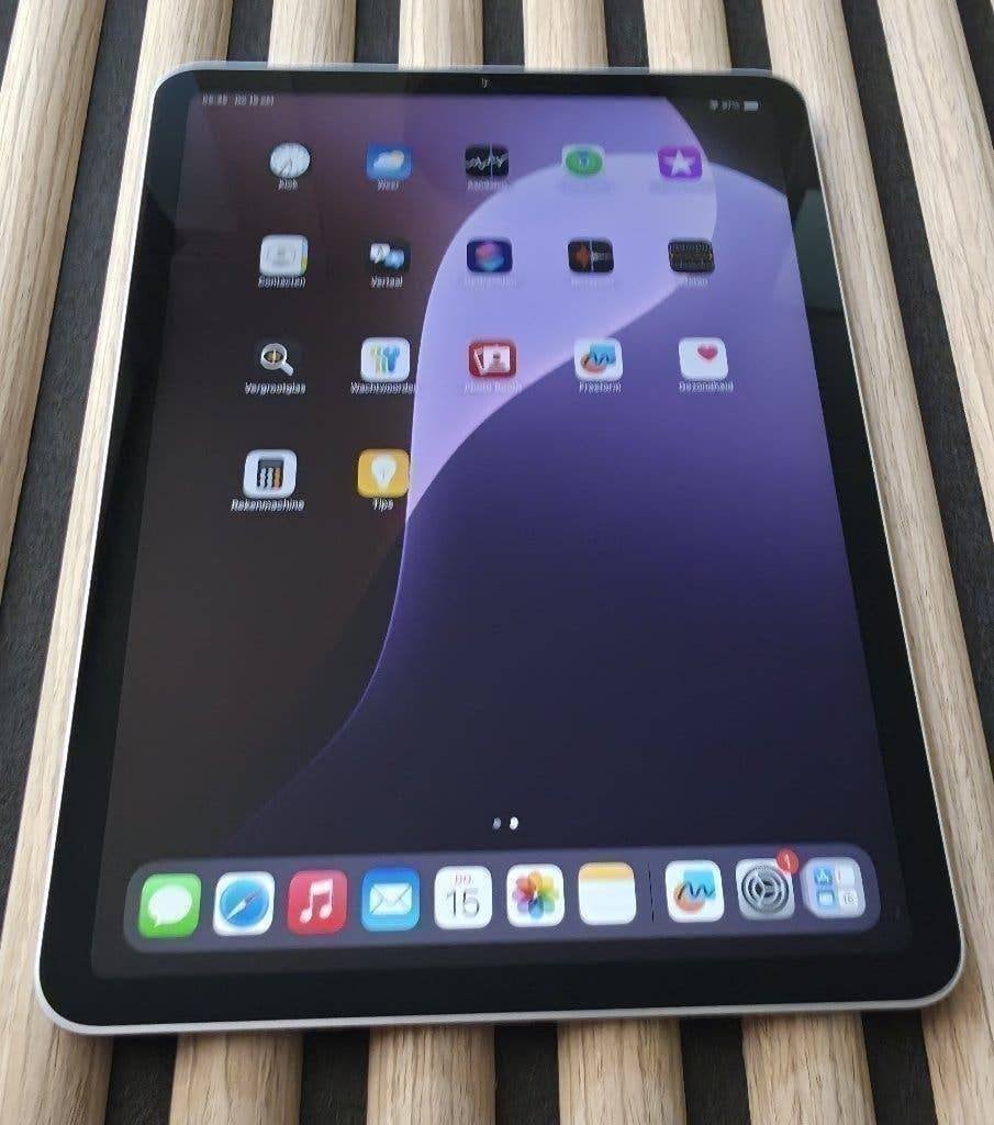 Apple IPad air 4 z.g.a.n met een lader en beschermhoes, 10 inch, Apple iPad Air, Ophalen of Verzenden, Zo goed als nieuw