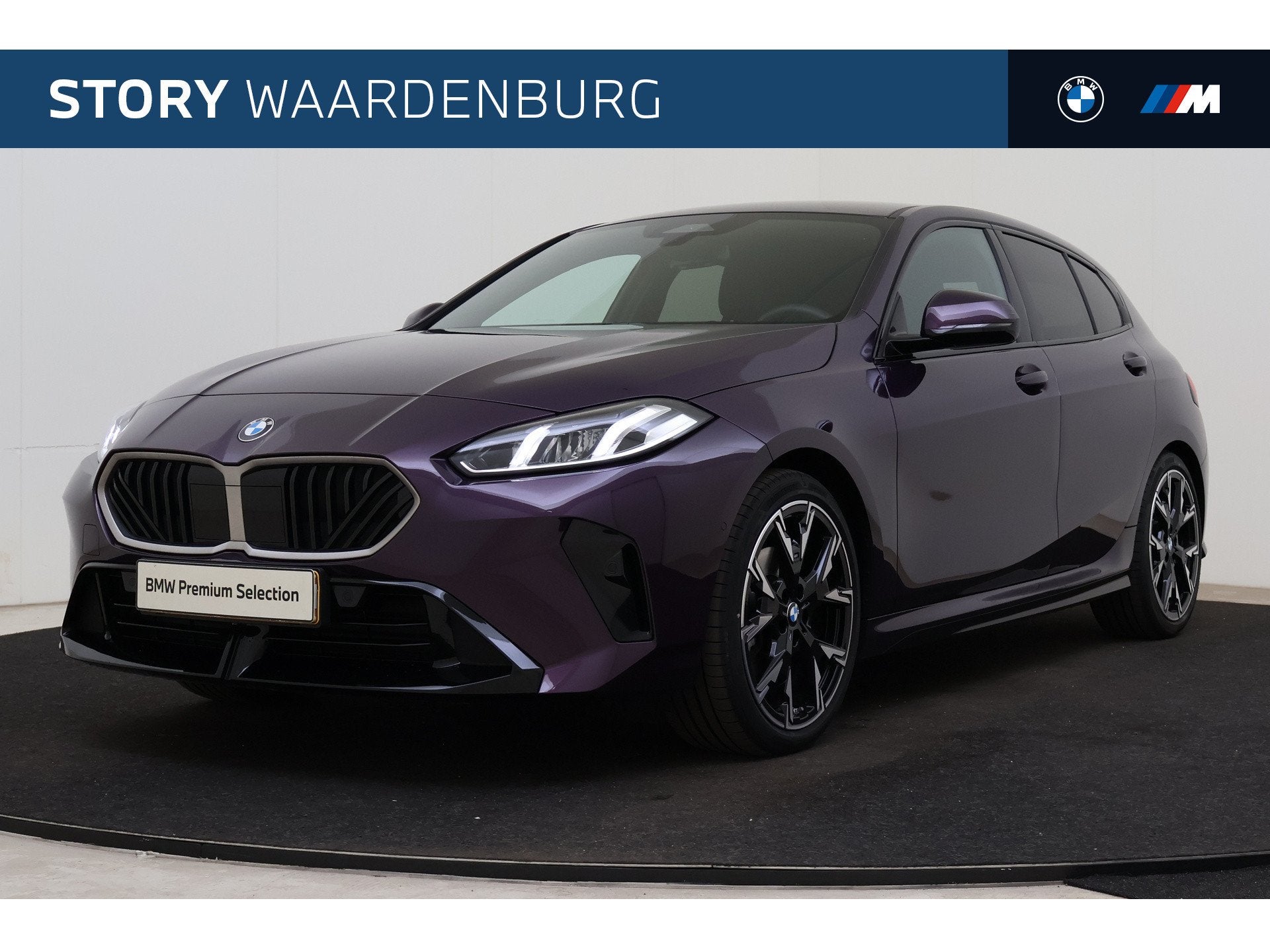 BMW 1 Serie 120 M Sport Automaat / Sportstoelen / Achteruitr, Auto's, Gebruikt, Met garantie (alle), Parkeercamera, Bedrijf