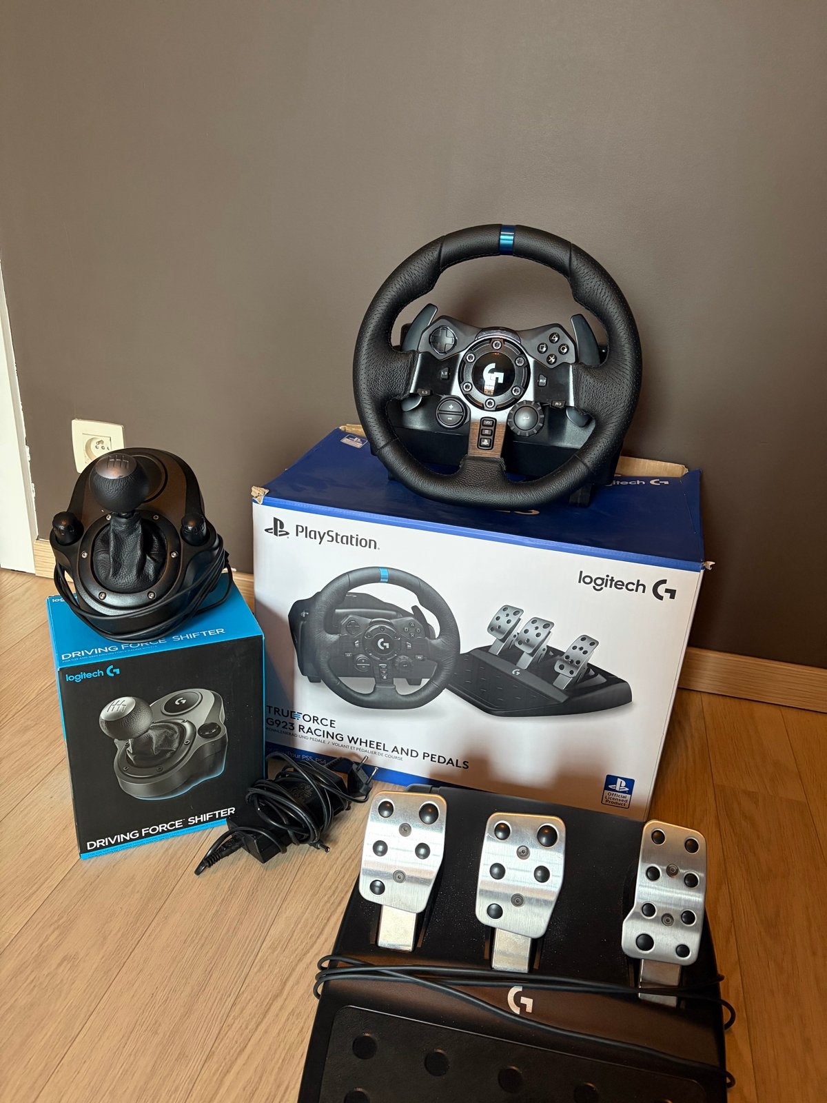 Logitech G923 racestuur met pedalen en Driving Force Shifter, Spelcomputers en Games, Ophalen, Zo goed als nieuw, Stuur of Pedalen