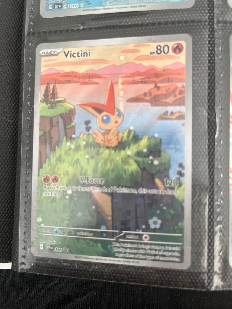 Pokémon Victini kaart, Hobby en Vrije tijd, Verzamelkaartspellen | Pokémon, Ophalen of Verzenden, Gebruikt, Losse kaart