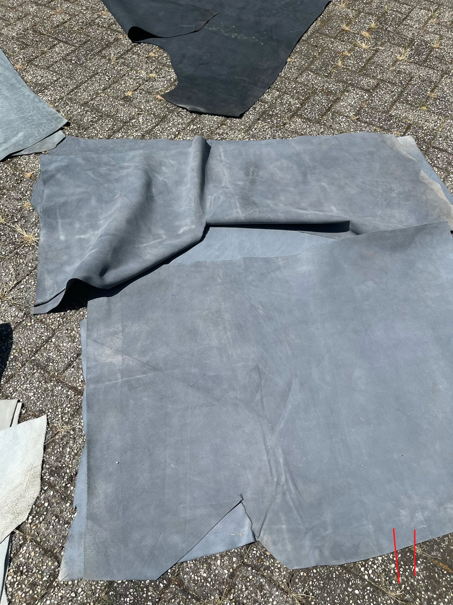 11 Suede muisgrijs - 3 lappen, totaal ruim 3m2, Leer of Kunstleer, Ophalen of Verzenden, Zo goed als nieuw, 30 tot 120 cm