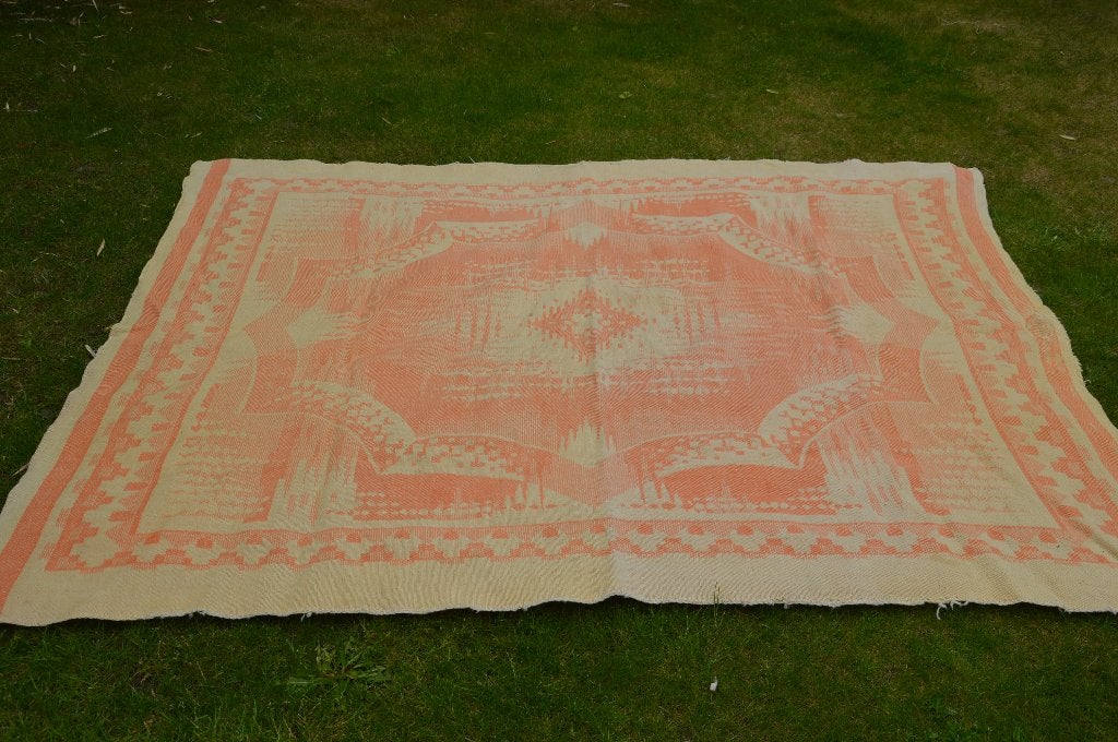 Vintage wollen deken / sprei zalmkleur / crème 160cm/ 200cm, Gebruikt, Overige kleuren, Tweepersoons, Ophalen of Verzenden