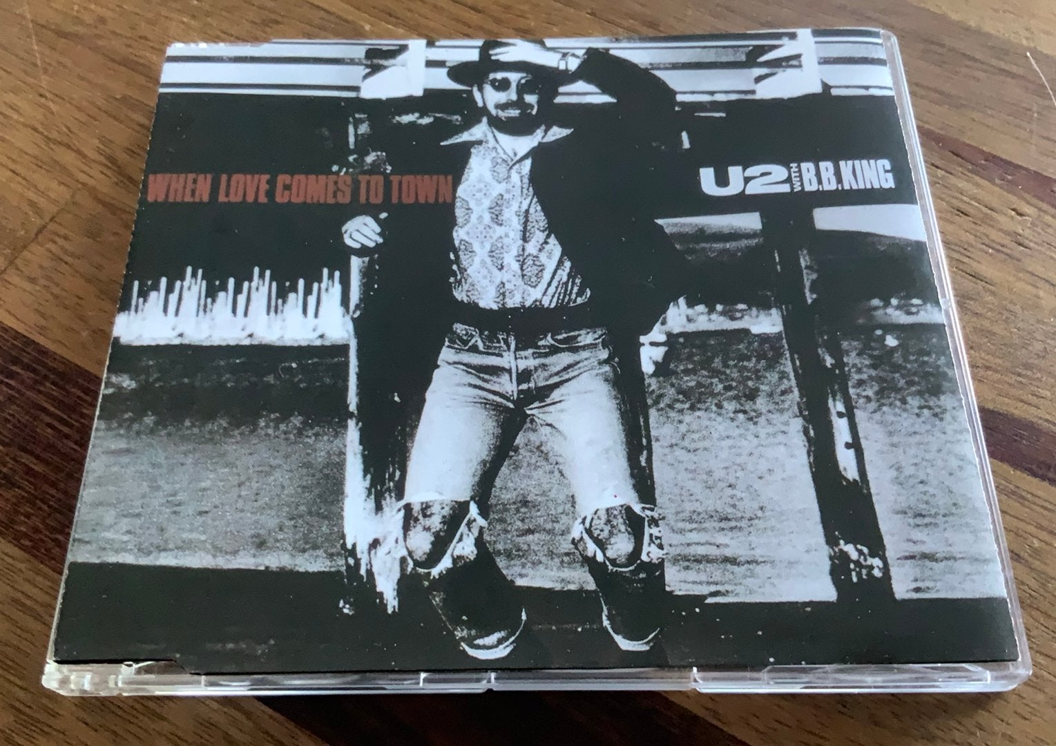 CD SINGLE U2 FEATURING B.B. KING WHEN LOVES COMES TO TOWN, Inclusief boekje, Gebruikt, Verzenden, Rock en Metal