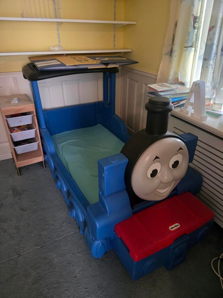 Thomas de treinbed. Utrecht., Kinderen en Baby's, Kinderkamer | Bedden, Ophalen, Gebruikt, Minder dan 140 cm, Matras