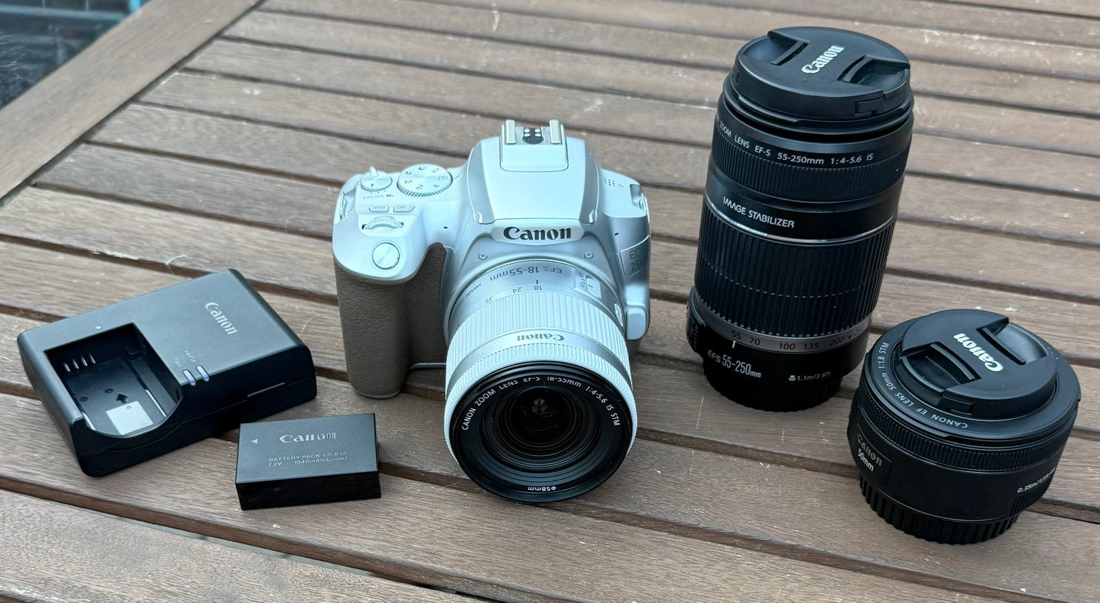 Canon EOS 250D – zilver/cognac – complete set, Audio, Tv en Foto, Fotocamera's Digitaal, Ingebouwde flitser, Spiegelreflex, Canon