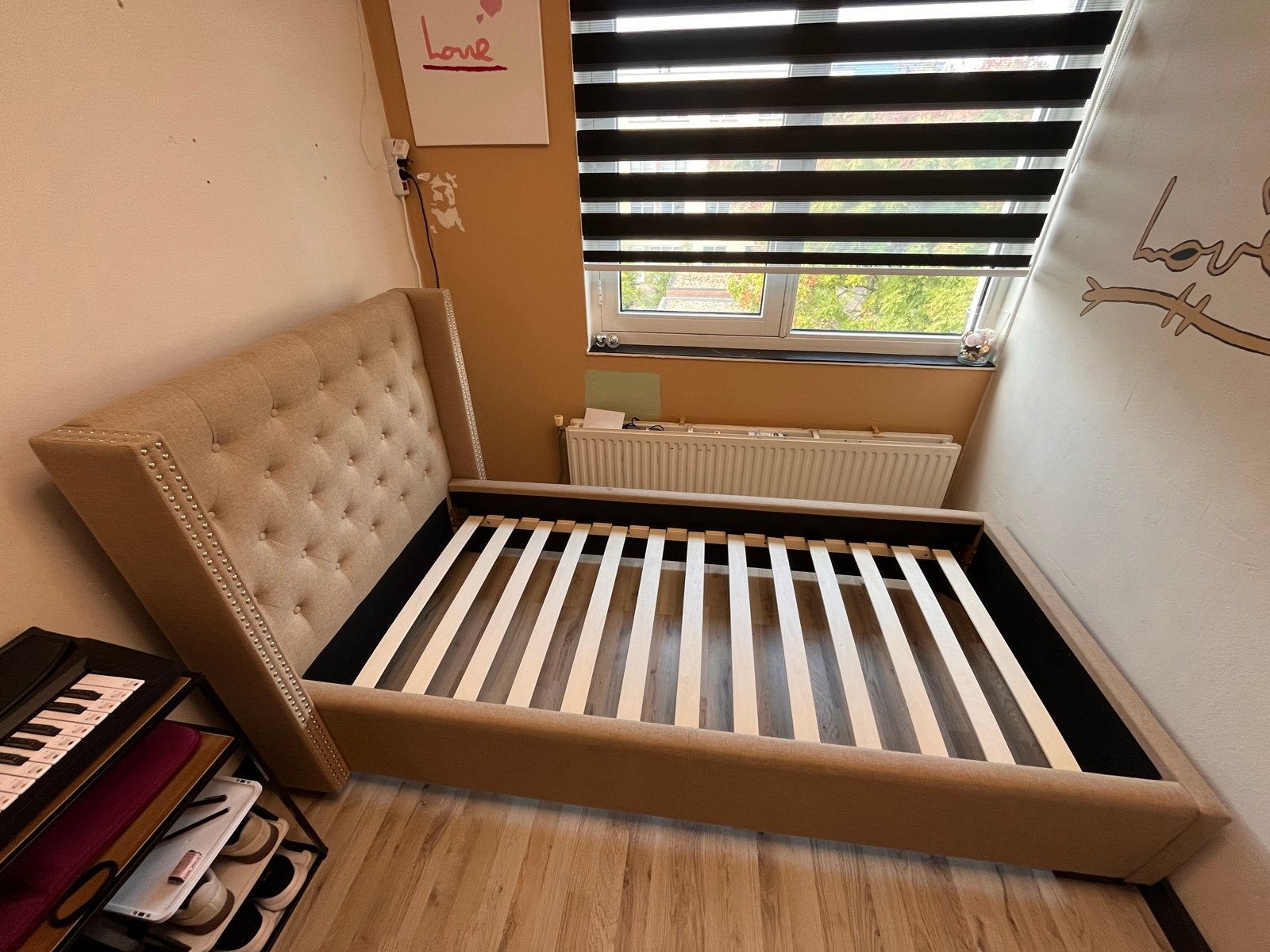 Gestoffeerd eenpersoonsbed en lattenbodem 90x200, Gebruikt, 90 cm, Eenpersoons, Beige
