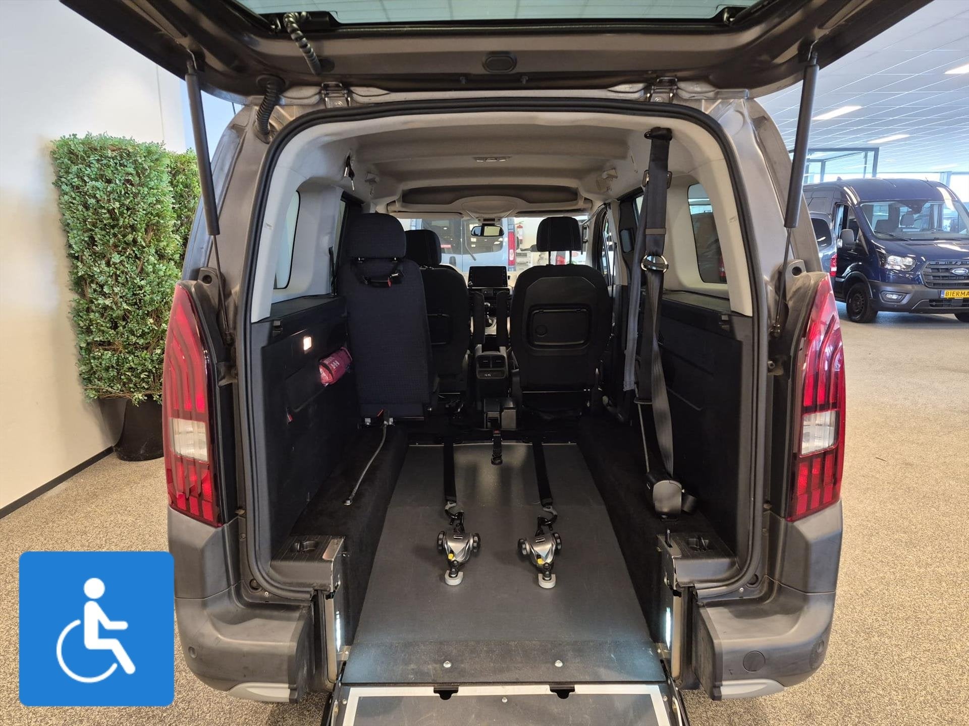 Peugeot Rifter L2 Rolstoelauto 3+1 XXLONG ombouw (verlengde, 12 maanden, Stof, Gebruikt, Euro 6