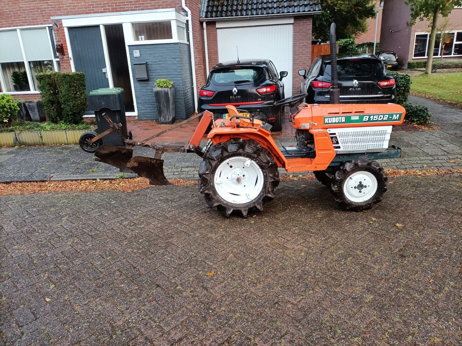 Kubota mini trekker met 2 schaars ploeg en grondbak, Ophalen, Gebruikt, Versnellingen, Kubota