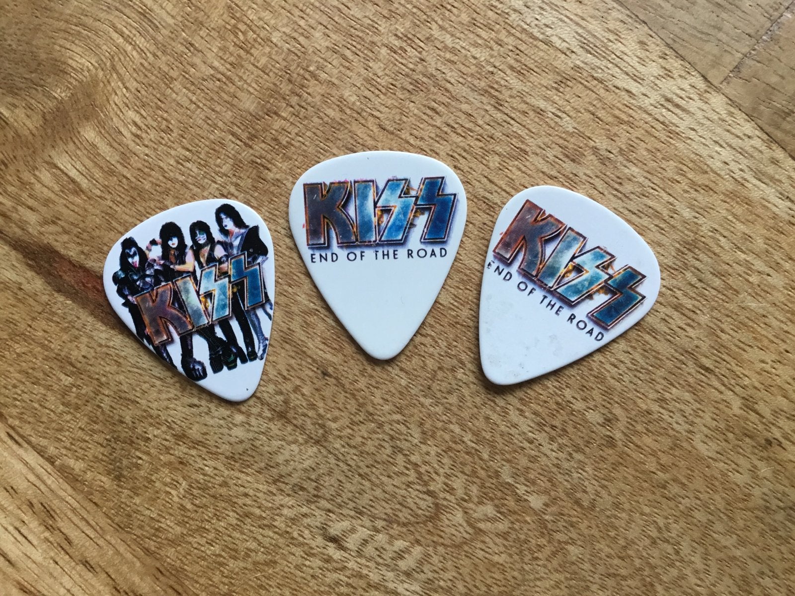 KISS End of the Road Tour gitaar plectrums gesigneerd, Ophalen of Verzenden, Zo goed als nieuw