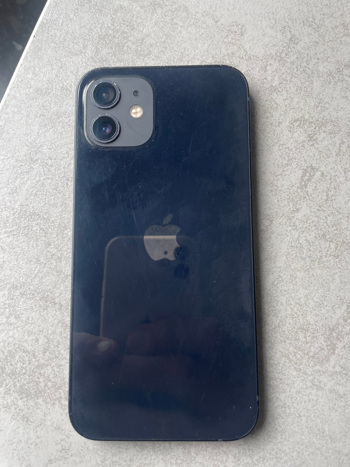 Iphone 12 . Keurig netjes . Klein scheurtje op voorkant, Telecommunicatie, Mobiele telefoons | Apple iPhone, Zwart, Ophalen of Verzenden