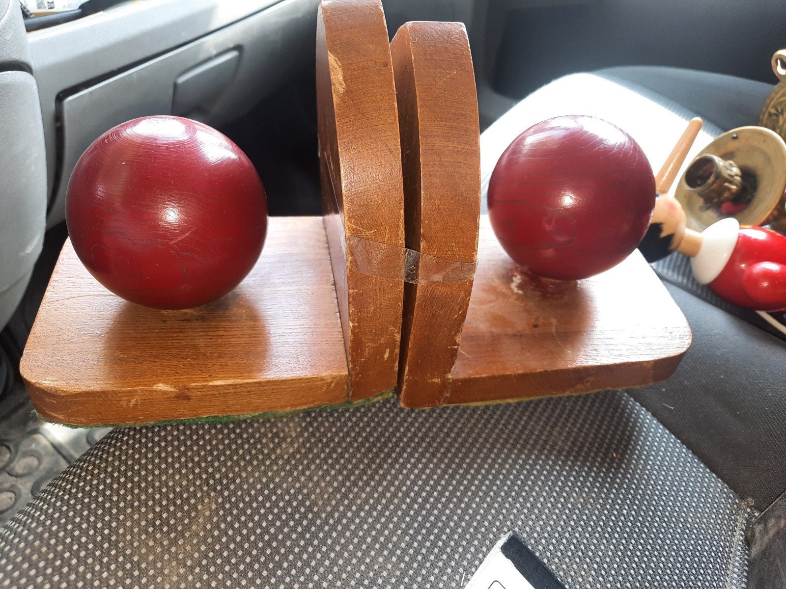 Art deco houten boekensteunen met rode bollen, Ophalen of Verzenden
