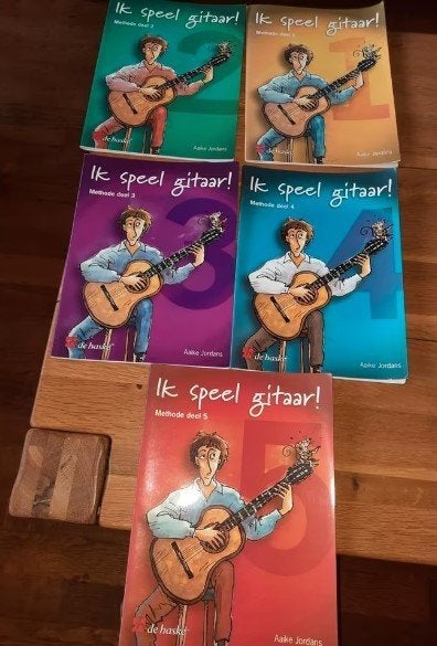 Lesboeken Aaike Jordans Ik Speel Gitaar! deel 1,2,3,4,5-net, Ophalen of Verzenden, Les of Cursus, Overige genres, Gitaar
