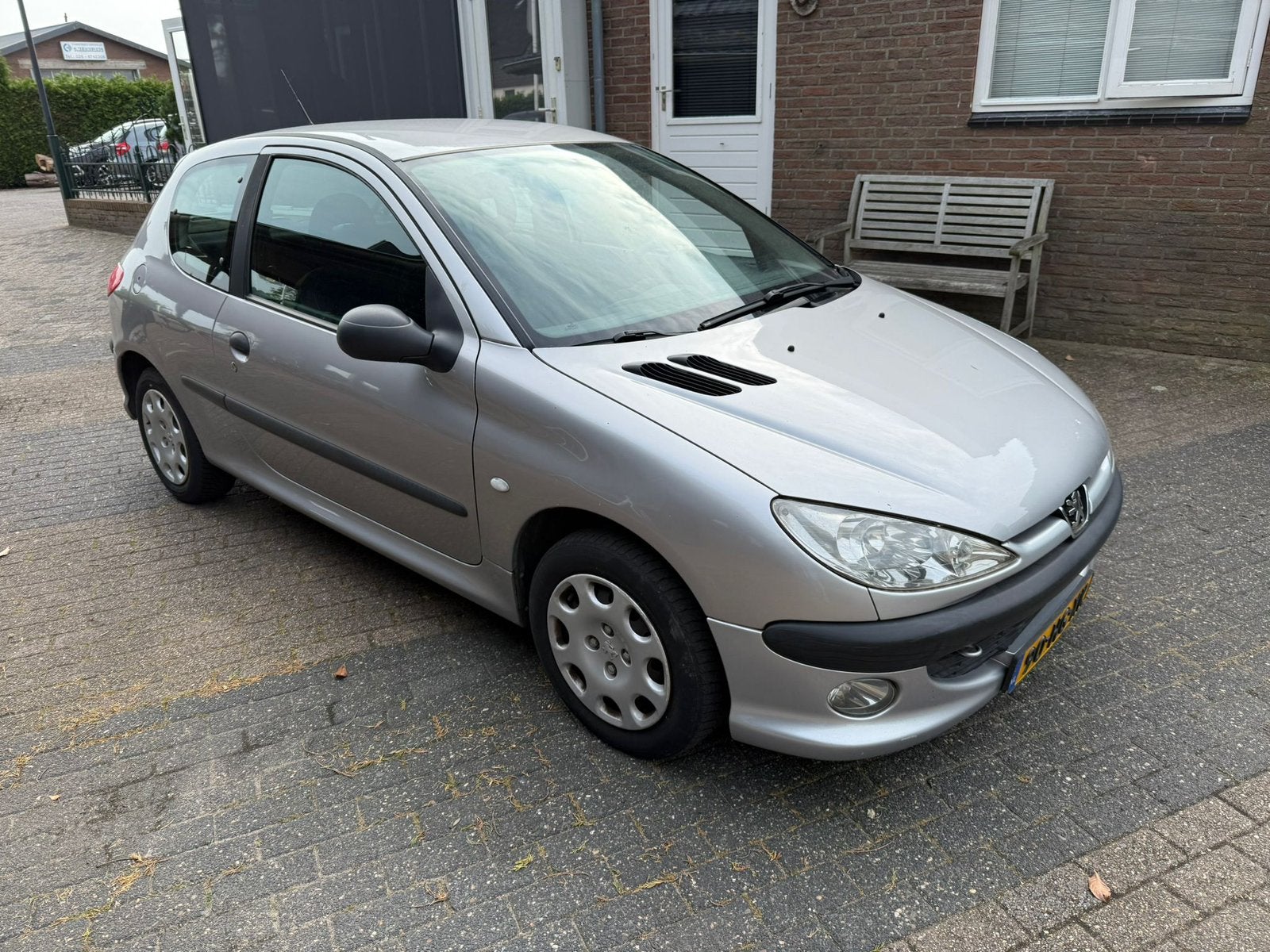 Peugeot 206 1.4 X-line 3D 2001 Grijs nieuwe APK, Auto's, Peugeot, Particulier, Airbags, Elektrische ramen, Benzine, C, Hatchback