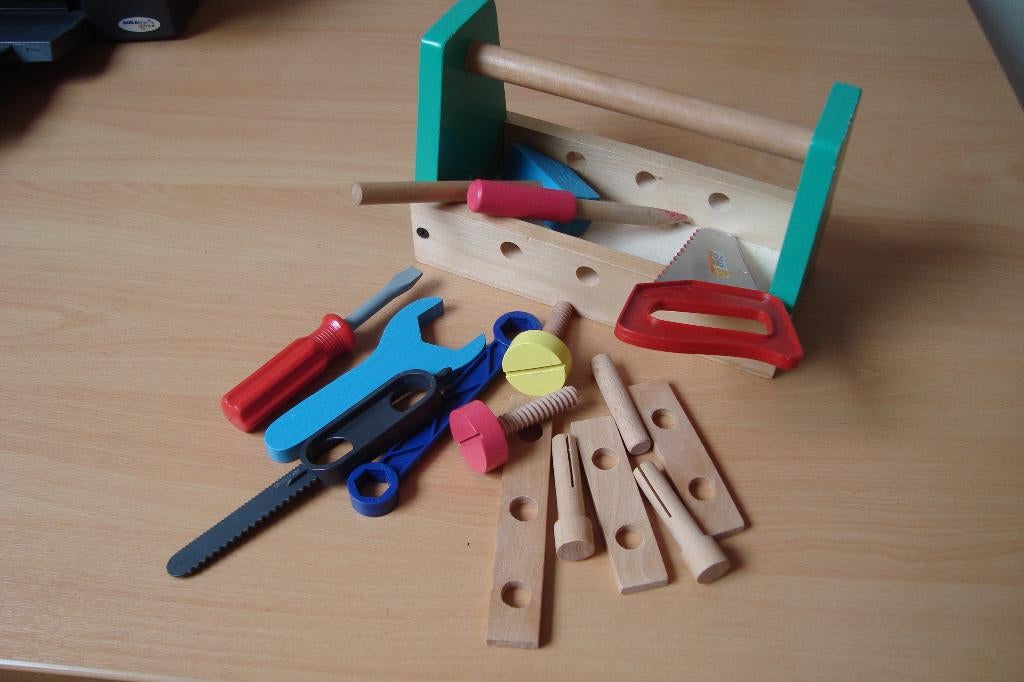 Gereedschapsbak met gereedschap, schroeven en moeren, Kinderen en Baby's, Speelgoed | Houten speelgoed, Ophalen of Verzenden, Gebruikt